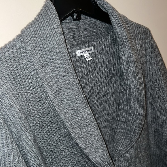 Croft & Barrow light Gray Sweater. - Picture 5 of 6